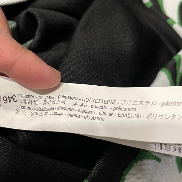 BNWOT ZARA Asymmetric Black and Green Top Size Large - Picture 7 of 8